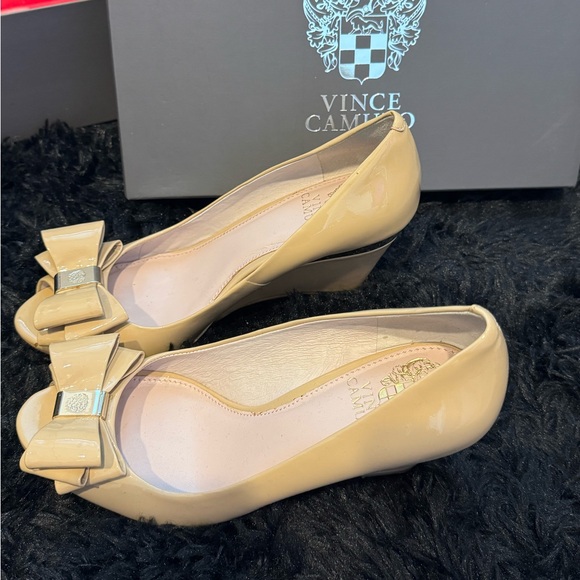 Vince Camuto Patent beige Wedges - with box size 7 - Picture 1 of 2